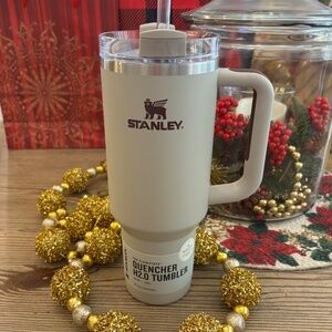 Stanley Limited Edition Tumbler in Macadamia Tan